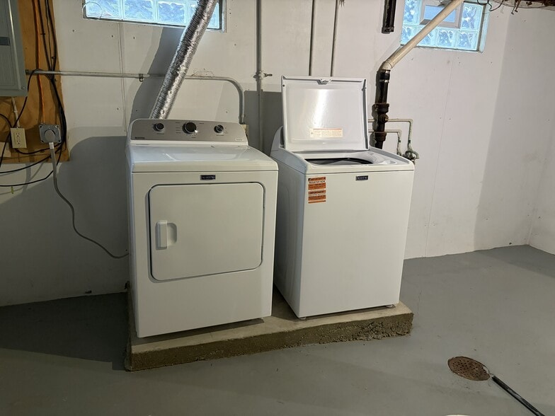 Washer & Dryer - 1233 29th St NE