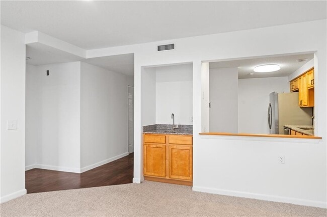 Building Photo - 30 Argyle Ave