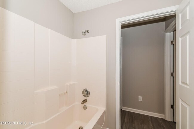 Building Photo - 11191 Lauren Oak Ln