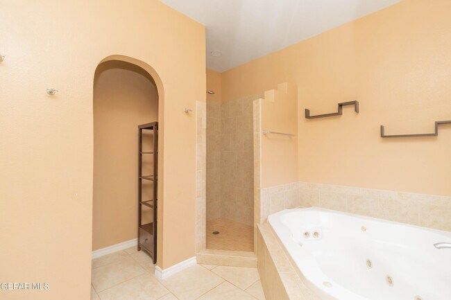 Building Photo - 4744 Excalibur Dr