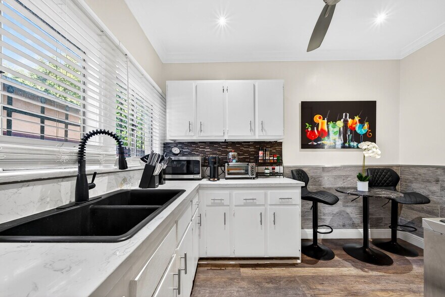 Building Photo - 5917 Lexington Ave