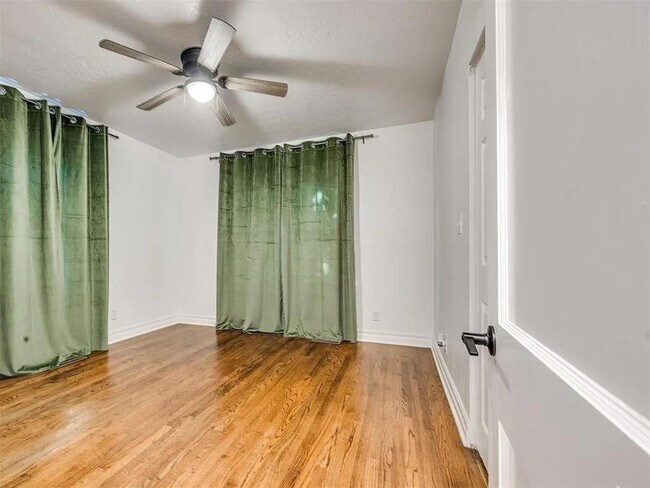 Building Photo - 1017 McFarland St