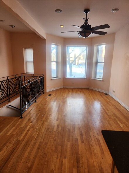 Living Room - 5324 S Calumet Ave