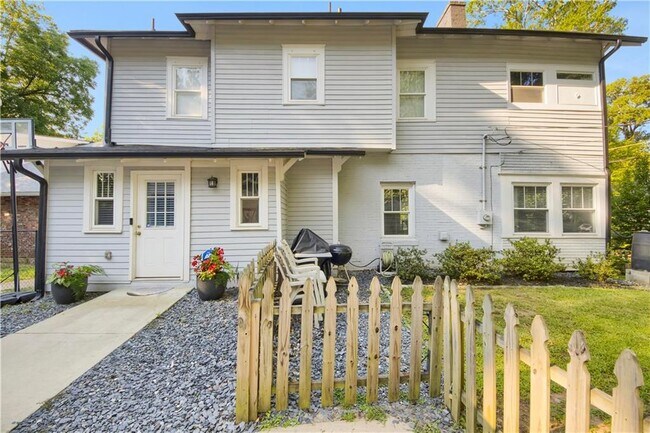 Building Photo - 514 W Ontario Ave SW