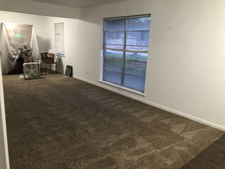 Oversized room near front of house would make a great office or playroom - 5908 Stonewall St