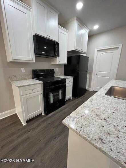 Building Photo - 118 Millie Park Dr