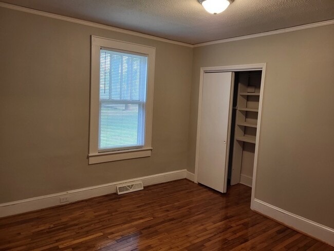 Building Photo - 158 Shurley St