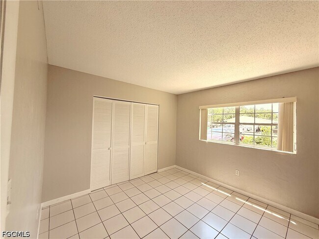 Building Photo - 4923 Vincennes Ct
