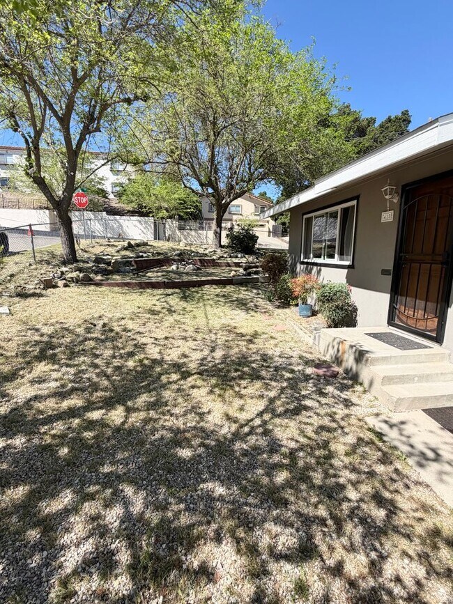 Building Photo - COMING SOON!! 2 BEDROOM 1 BATH HOME NEAR DOWNTOWN PASO ROBLES!!!!