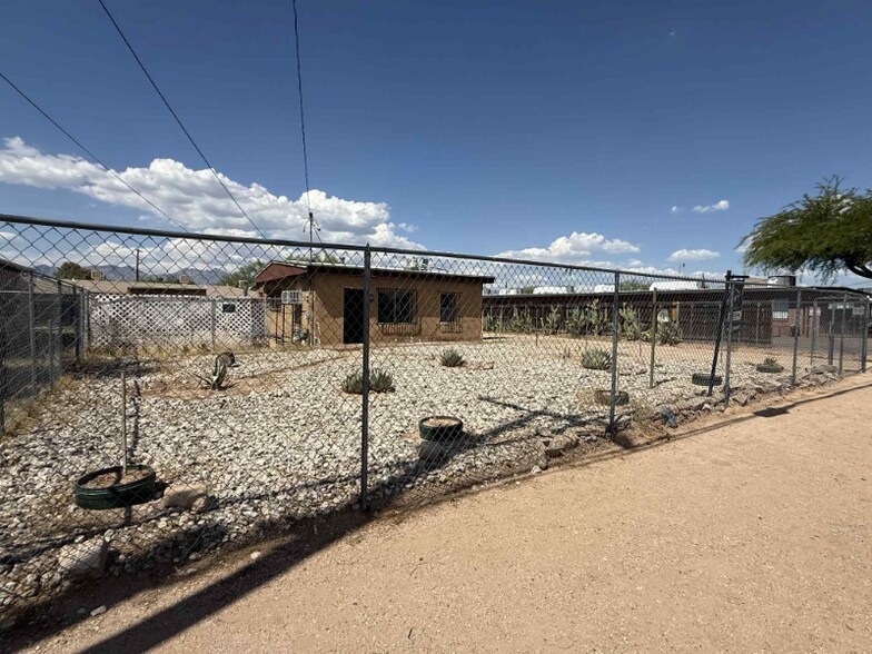 Building Photo - 5709 E 26th St