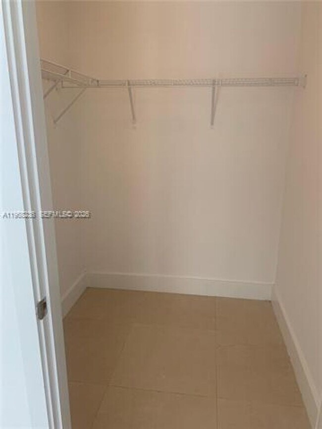 Building Photo - 201 SW 17th Rd