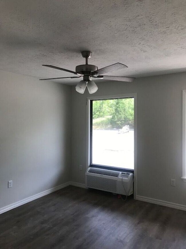 Building Photo - 2 bedroom 2 bath Apartment Branson MO- ADA compliant - Ask about our Move In Specials