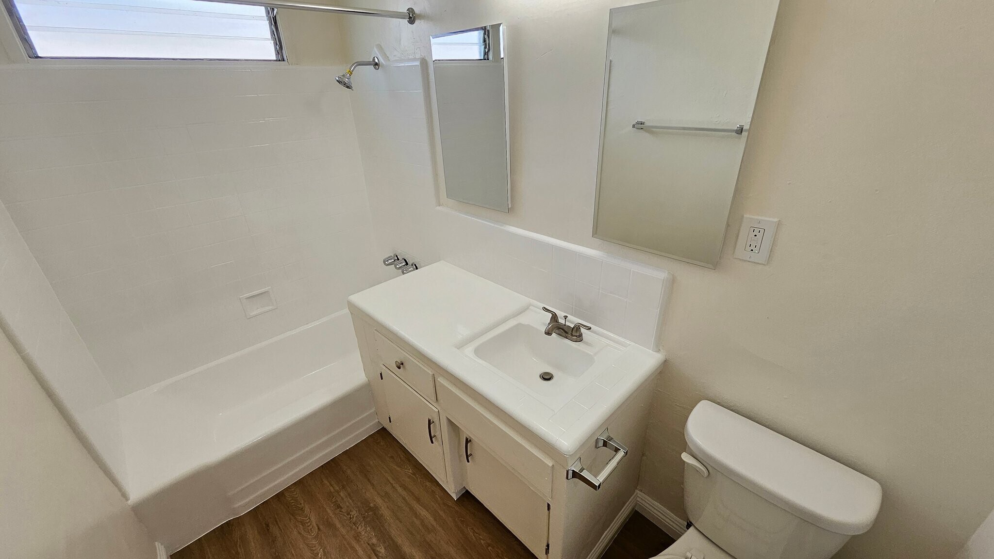 Building Photo - 3945 Stevely Ave