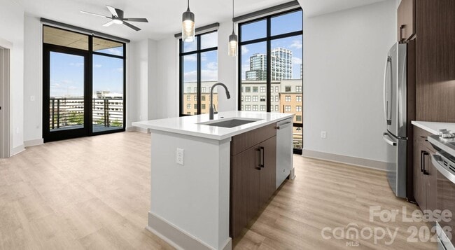 Building Photo - 2025 Cleveland Ave