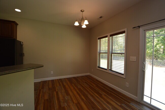 Building Photo - 222 Lakeside Dr