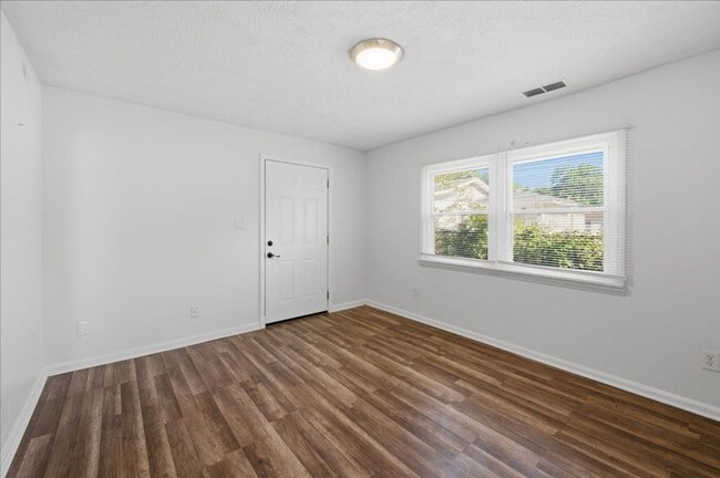 Building Photo - 3027 Alice Ave