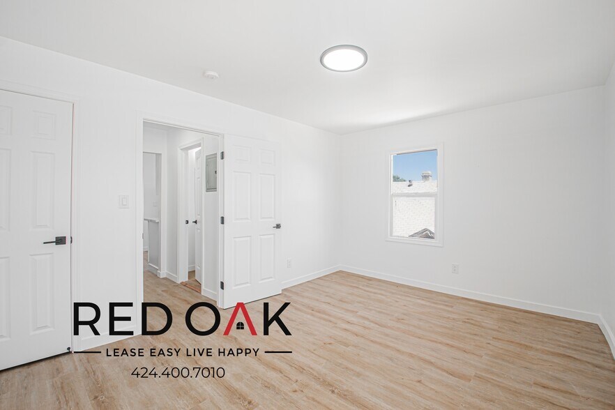 Building Photo - 1212 E 76th Pl