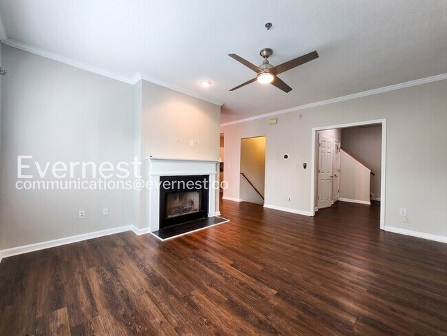 Building Photo - 3 Bed, 2.5 Bath Townhome with Garage / Pet-Friendly / Coming Soon!
