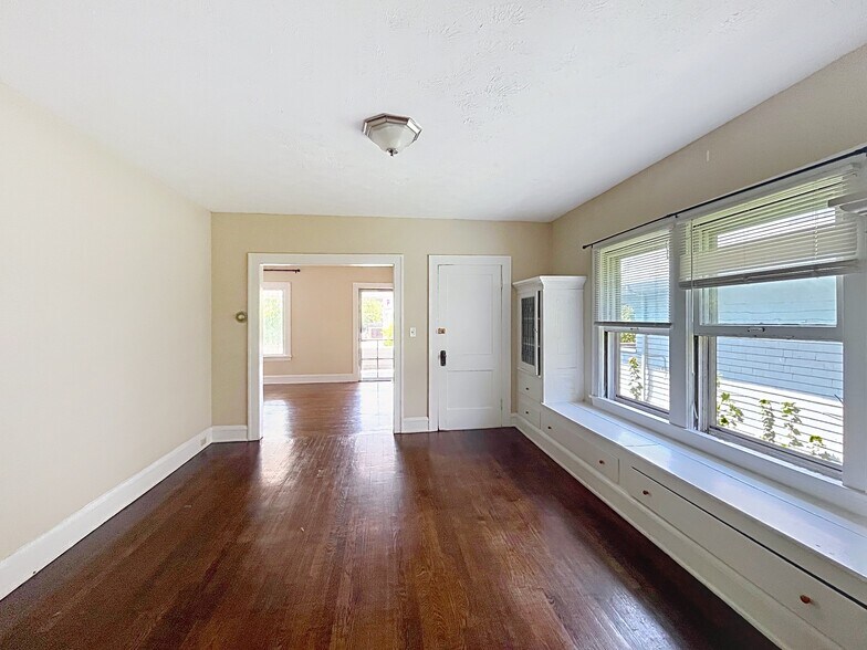 Building Photo - 2683 Hampshire Rd