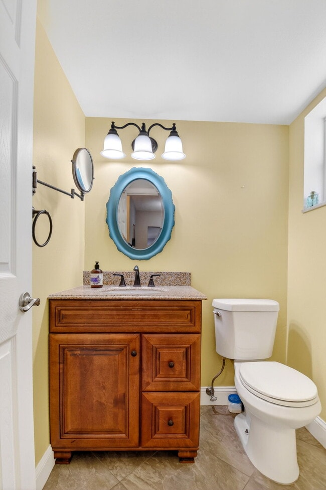 Building Photo - 18 Colonial Club Dr