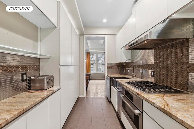 Primary Photo - 557 W 159th St