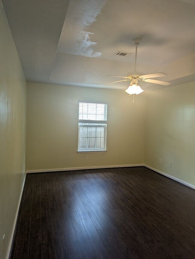 Building Photo - 2 Bedroom end unit