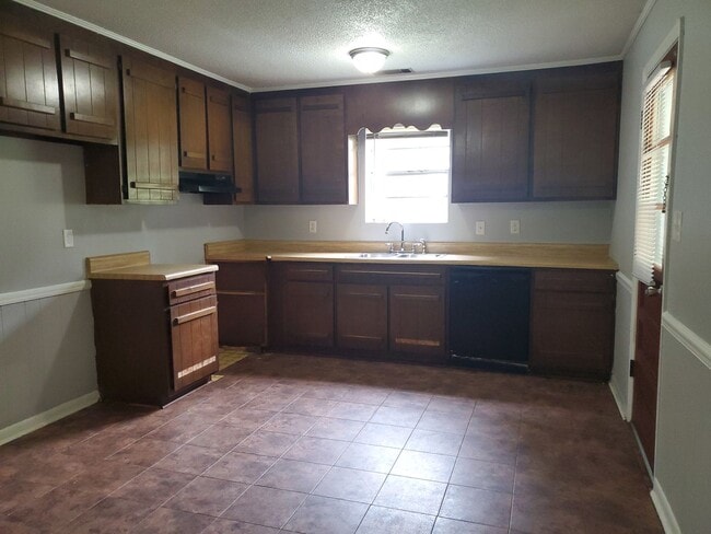 Primary Photo - 203 Gateway Dr