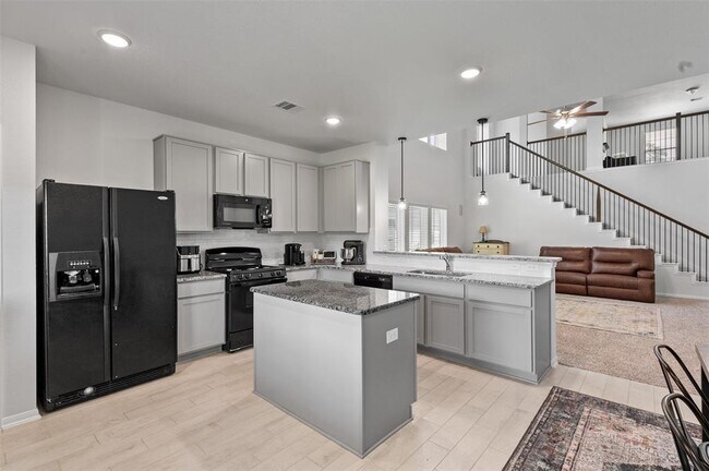 Building Photo - 5872 Strawflower Ln