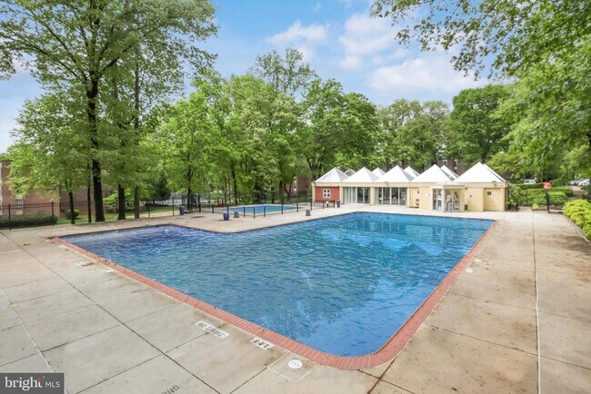 Building Photo - 3308 Woodburn Village Dr