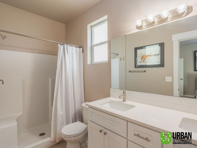 Building Photo - Charming 3-Bedroom Home in North Spokane –...