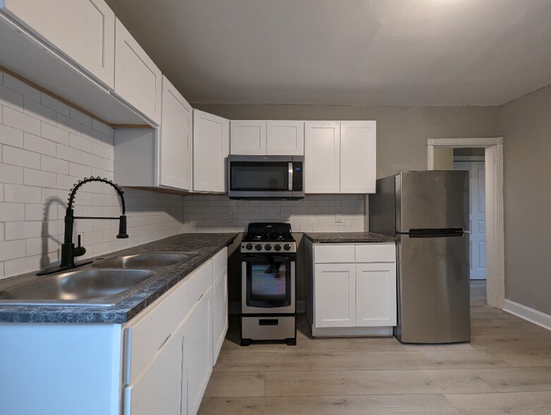 Building Photo - 250 S 44th St