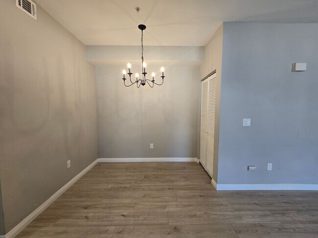 Building Photo - CANYON CREST CONDO