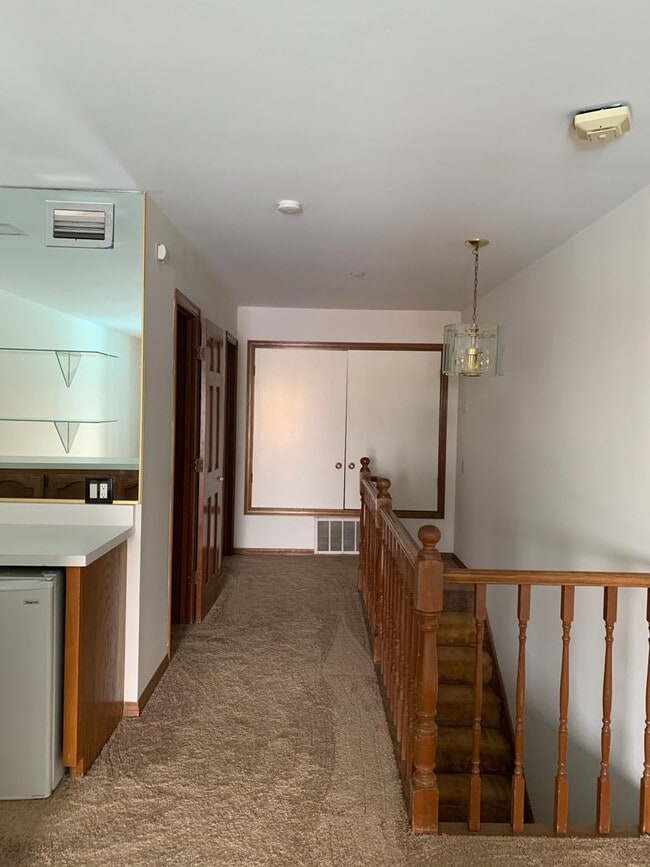 Building Photo - Los Caballeros #008