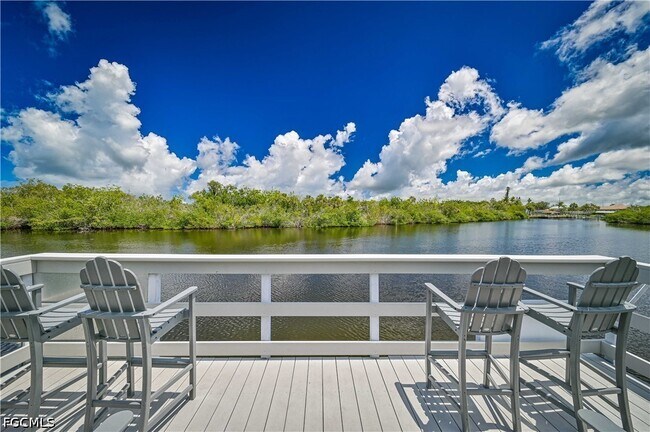 Building Photo - 5000 Royal Shores Dr