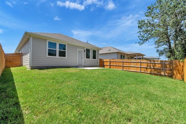 Building Photo - 228 Bendecido Loop