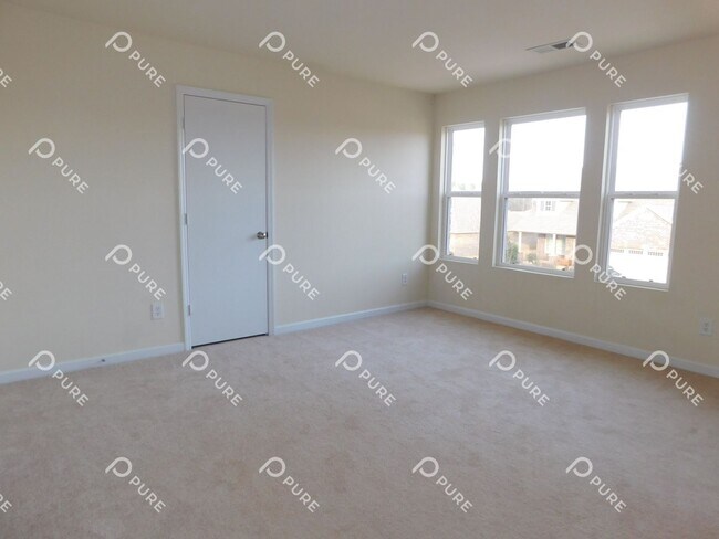 Building Photo - 108 Barnard St