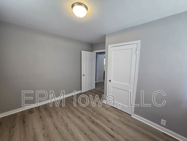 Building Photo - 602 Logan Ave