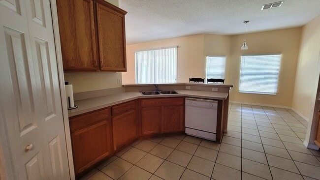 Building Photo - Large Citrus Springs 4/2/2