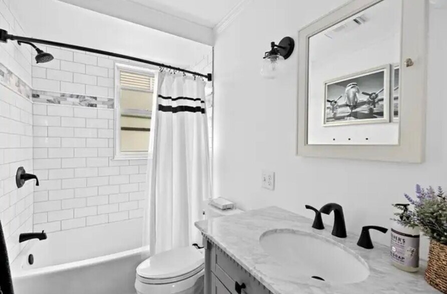 Full Bathroom - 113 Mountain Ave