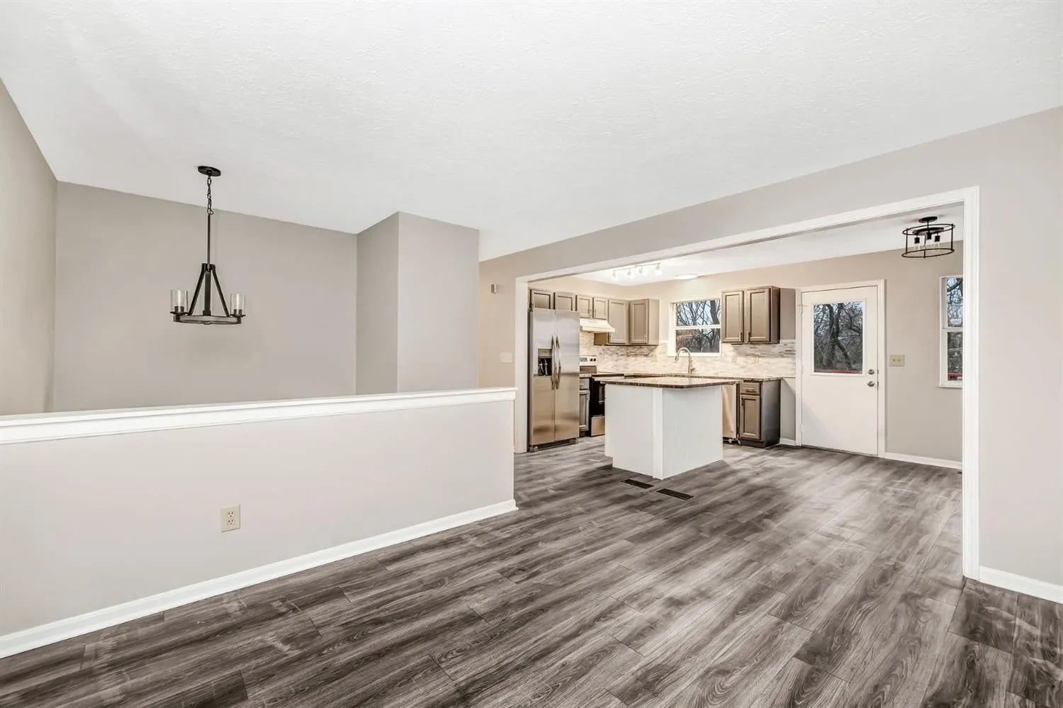 Building Photo - 915 Venetian Ter