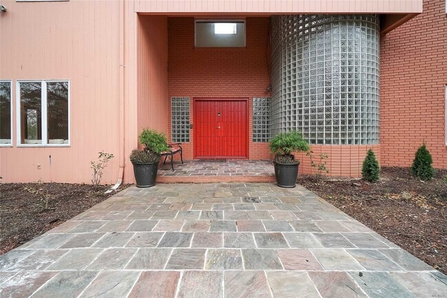 Building Photo - 242 Store Hill Rd