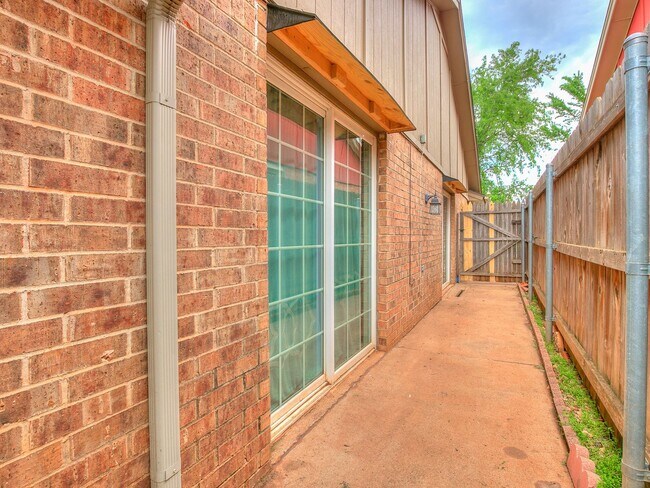 Building Photo - Fair Hill Duplex