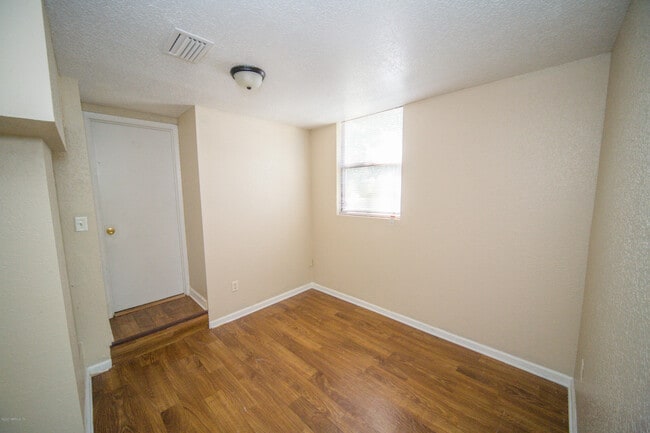 Building Photo - 1521 Yukon St