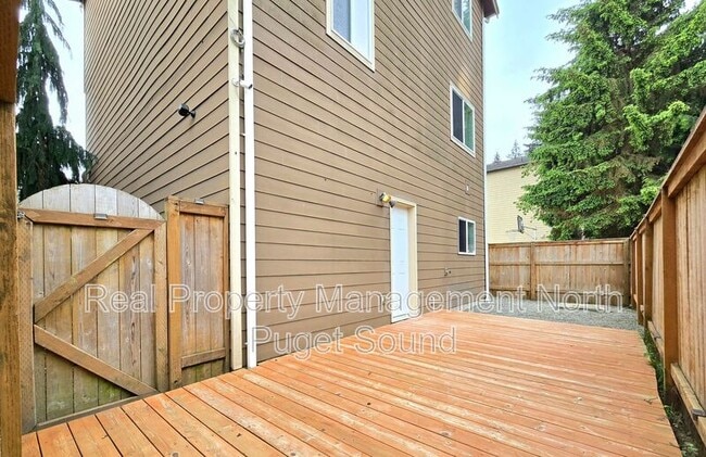 Building Photo - 1256 Ash Ave