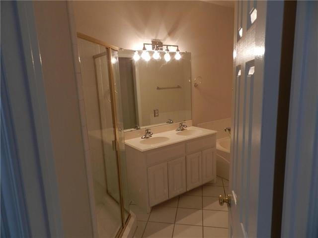 Building Photo - 121 Wildwood Ct