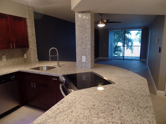 Building Photo - 118 Lake Emerald Dr