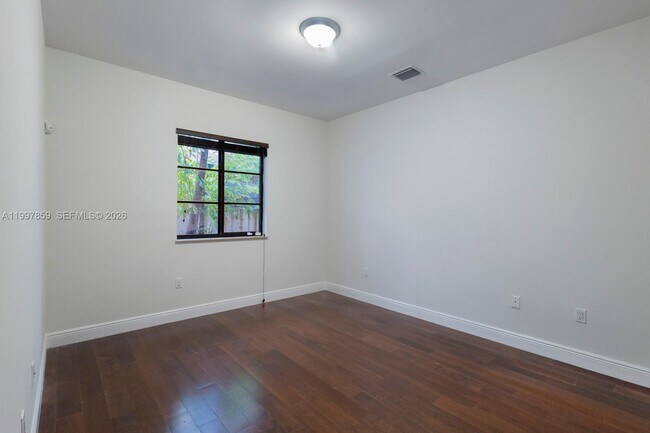 Building Photo - 324 SW 30th Rd