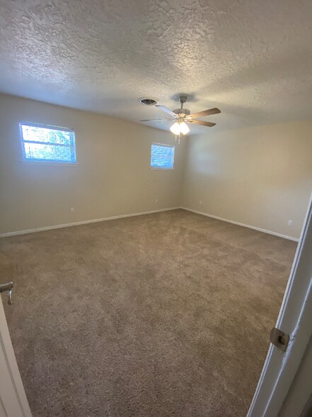 Building Photo - 1417 Claremont Terrace