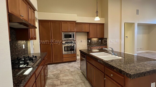 Building Photo - 724 Shelli St