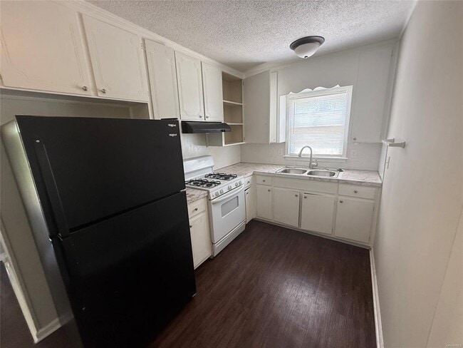 Building Photo - 3211 Hackberry Ln